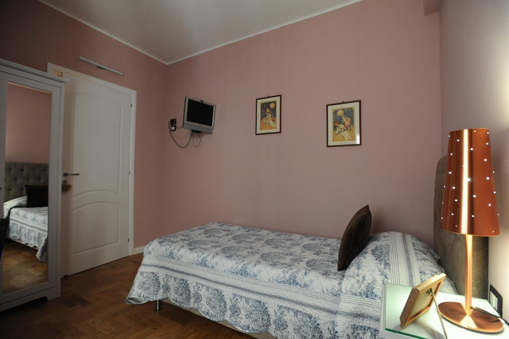 B&B Aurora Domus D'A-Mare Pesaro Szoba fotó