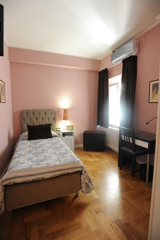 B&B Aurora Domus D'A-Mare Pesaro Szoba fotó